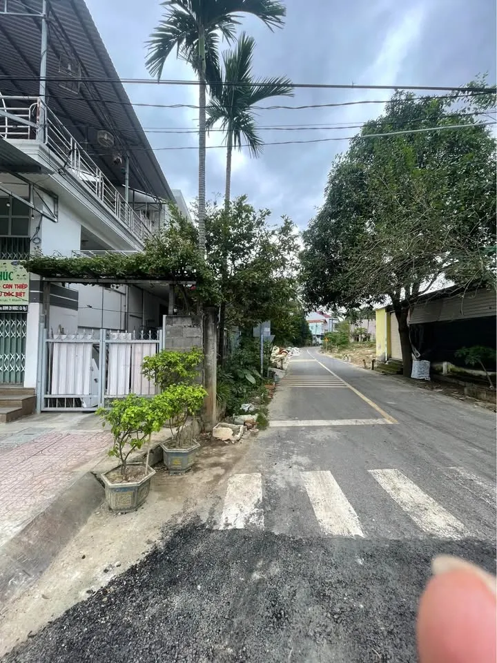 Small 30m² space for rent at Nguyễn Trãi – Lê Thánh Tôn corner, 2.5M VND — 4/6