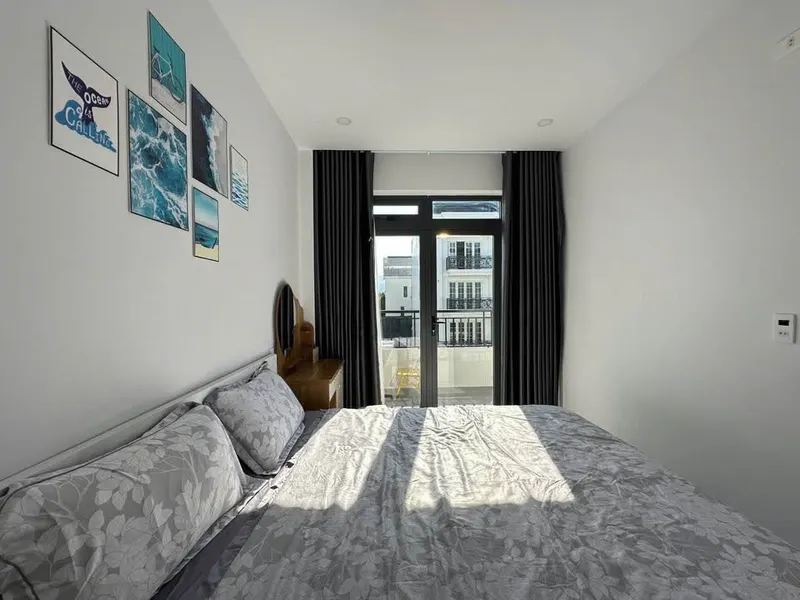2-bedroom apartment with balcony for rent on Thích Quảng Đức, 17.5M VND/month — 7/10