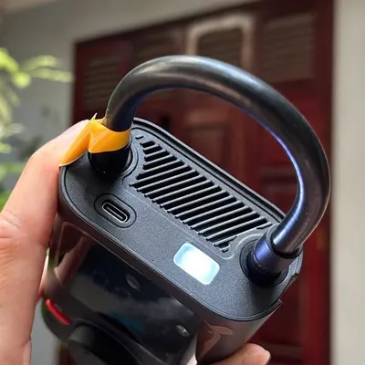 Joyroom compact portable tyre inflator — 4/4