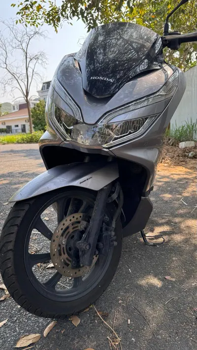 Honda PCX 2018 125cc scooter for sale, 36M VND