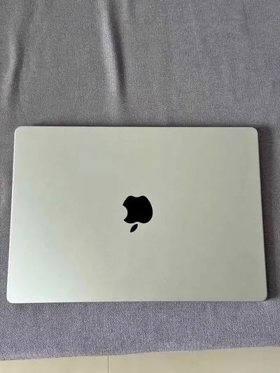 MacBook Pro 14" M5，24GB 内存，1TB 固态硬盘，出售