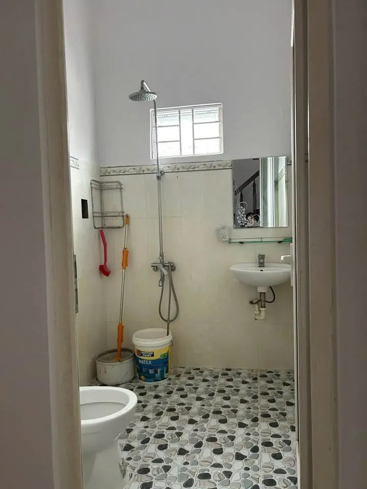 Cho thuê nguyên căn nhà ở phía bắc Nha Trang, 3 phòng ngủ, 16 triệu VND/tháng — 9/9