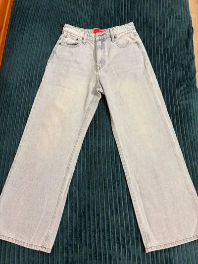 2 Pairs Levi's Jeans Size 30W – 200K VND Each — 7/7