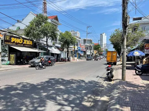 Corner 2-frontage house for rent on Điện Biên Phủ, 15M VND/month
