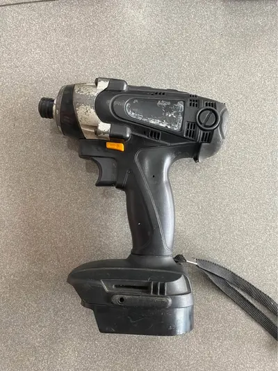 Cordless screwdriver body for sale (Makita-type base), 200,000 VND — 2/3