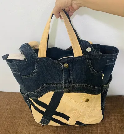 Upcycled denim tote bag with laptop compartment — 3/6