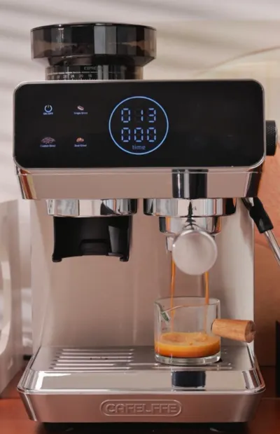 CAFELFFE espresso machine with built-in grinder, 5,500,000 VND