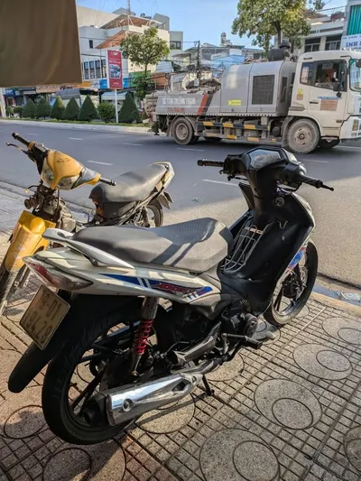 Suzuki Axelo 125cc manual motorbike, original engine — 2/2