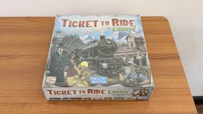 Thể thao & Trò chơi bàn giảm giá – 5 mặt hàng (Máy bước, Bóng Pickleball, Ticket to Ride, Traitors Aboard, Zombie Kittens) — 3/6