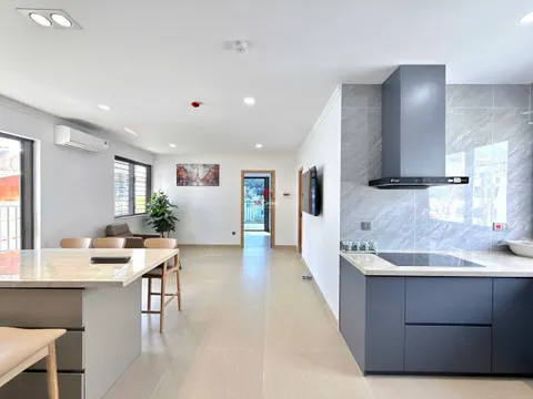 Premium 2-bedroom apartment, Hon Chong, 200 m from sea
