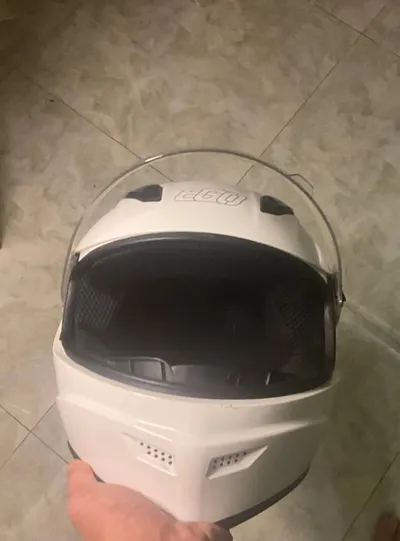 Motorcycle Helmet (M) & Bottle Holder – 600K VND Total — 2/4