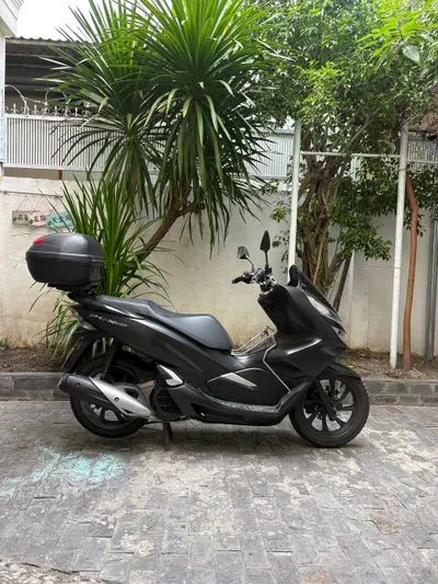 Honda PCX 150cc scooter (2018) for sale — 3/8