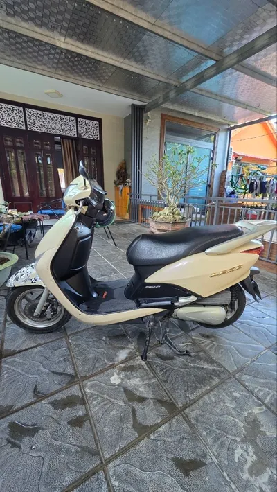 Honda scooter (2010, 110cc) for sale, 8M VND