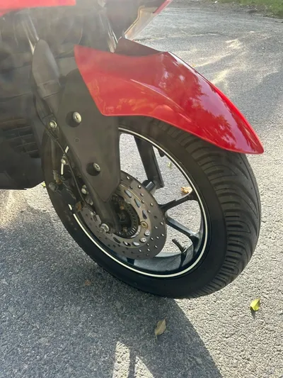 Yamaha NVX 155cc Scooter 2018 – Red and Black, Excellent Condition with Helmet and Accessories — 3/6