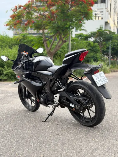 Suzuki GSX-R 150 motorbike for sale (2018) — 2/5