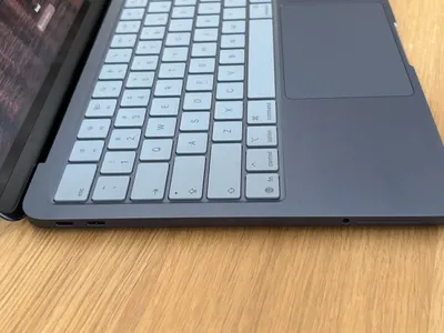 MacBook Pro 2025 128GB – New Condition with Apple Mouse & Accessories — 5/6