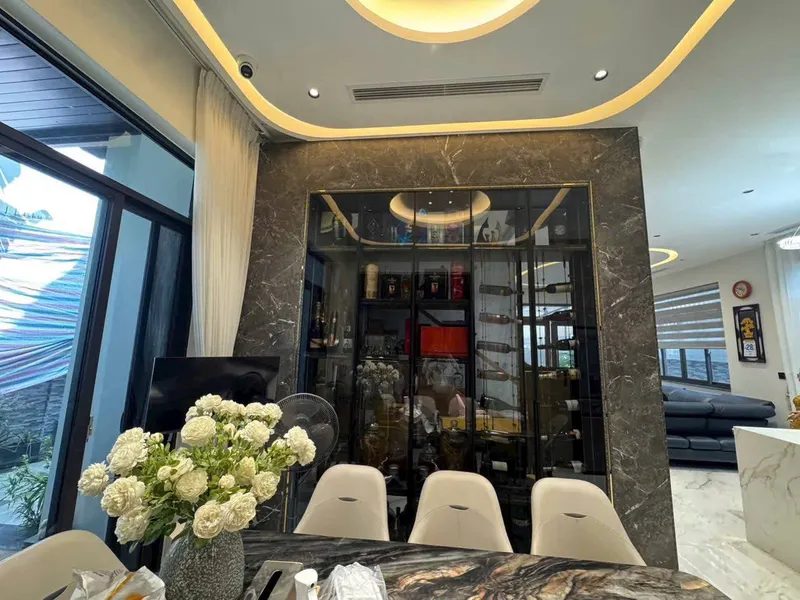 House for rent in the west, 3 bedrooms, 250 m² — 4/5