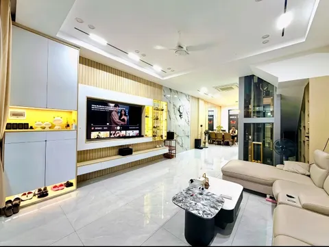 3-bedroom furnished house for rent in Mi Gia, 270 m²