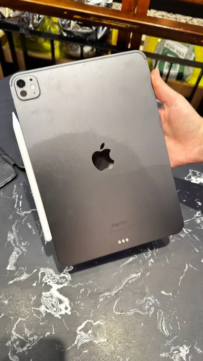iPad Pro 11 M4 256GB with Pencil Pro and charger, 24M VND — 3/4
