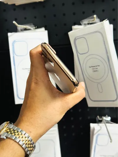 iPhone 11 Pro Max Gold 256GB, clearance price — 5/6
