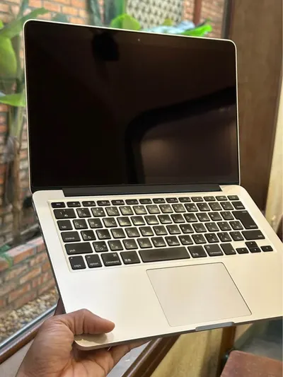 MacBook Pro 2015 13in (Japan), i5 / 8GB / 256GB — 2/9