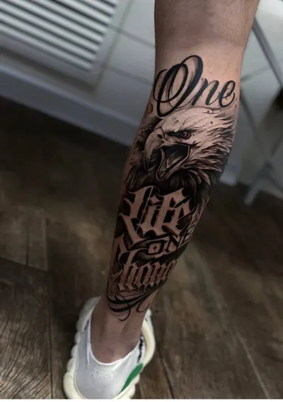 Tattoo artist offering discounted tattoos, 500k VND from