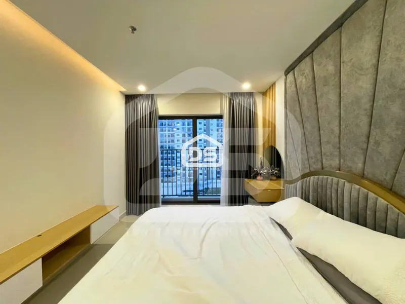 2-bedroom full-option apartment for rent in CT3 Vinh Diem Trung
