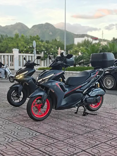 2 скутера Yamaha NVX V2 155cc 2022 на продажу — 4/12