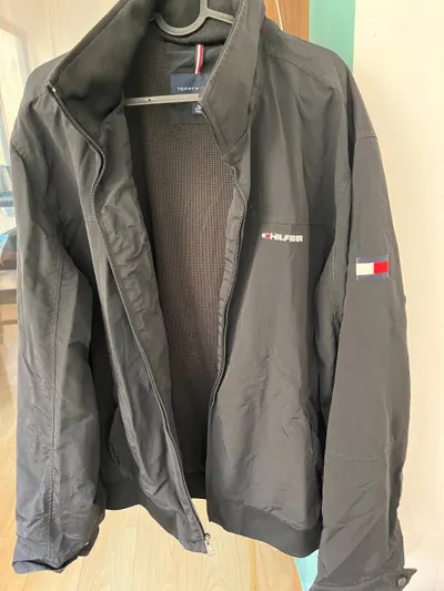 Used Tommy Hilfiger jacket, sweatshirt and Nike Air Max sneakers (3 items)