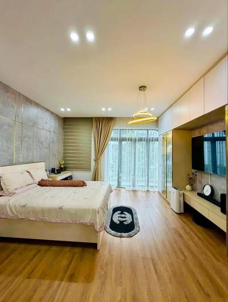 3-bedroom furnished house for rent in Mi Gia, 270 m²