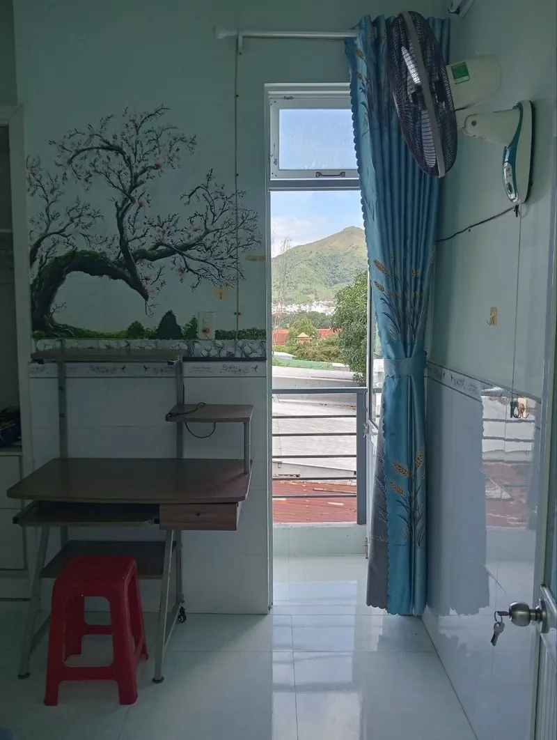 Room with balcony for daily rent near the north market, 450k VND/night