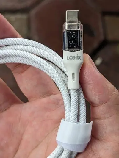 Logiix Piston 1.5m 100W USB-C charging cable — 3/4