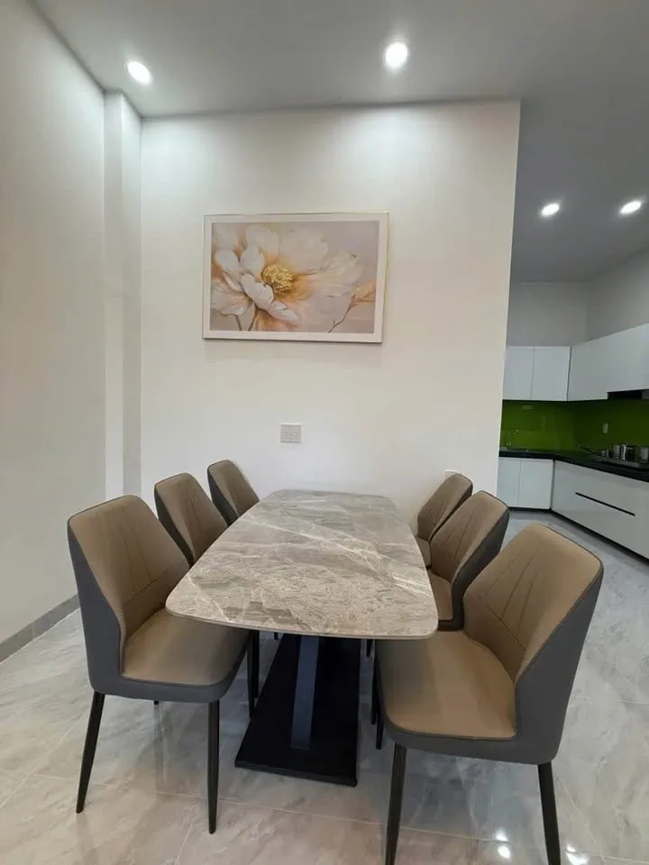 Nhà 2 tầng mới hoàn toàn, có nội thất, cho thuê tại Diên An, Diên Khánh, 15 triệu VND/tháng — 8/10