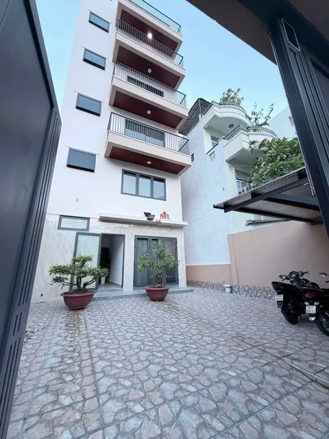 Luxury 2-bedroom furnished apartment in Hon Chong, 200 m from beach, 25-26M VND/month