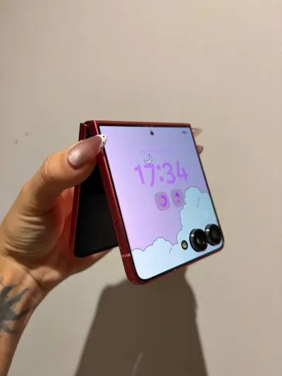 Điện thoại thông minh Samsung Galaxy Z Flip7 – Hồng, 12GB RAM, Camera 50MP — 2/8