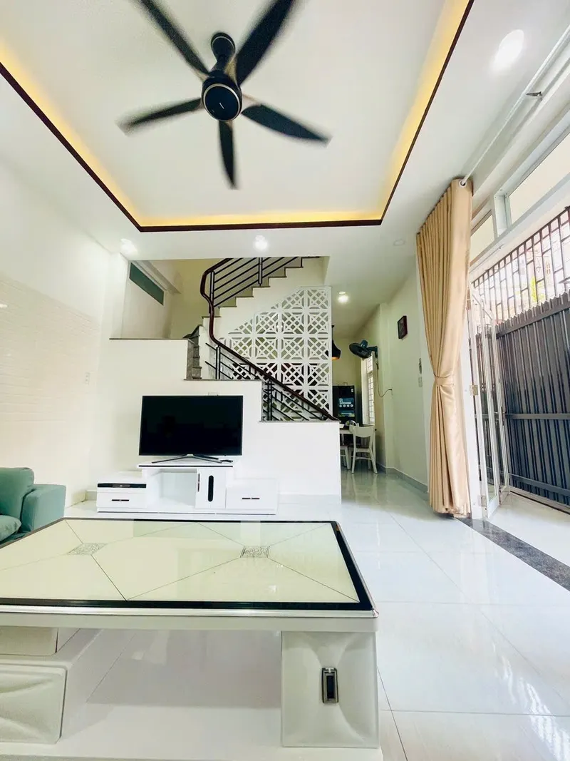 3-Story House in Auto Lane, Central Nha Trang – 3 Bedrooms, 4 Bathrooms, 20M VND/month