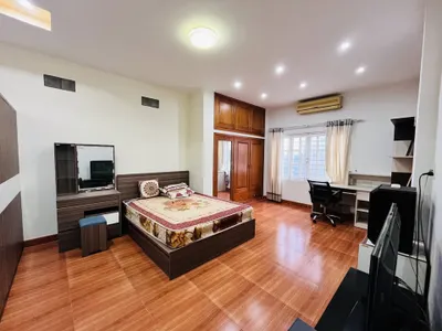 Cho thuê nhà 3 phòng ngủ đầy đủ nội thất, kết hợp kinh doanh, Phương Sài, 24 triệu VND/tháng — 4/10