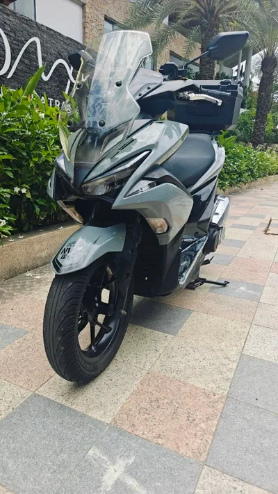 Yamaha NVX 155 Scooter – Fully Serviced, New Tires, Helmet Included