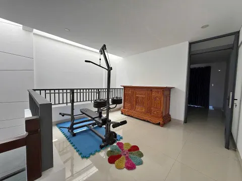 Street-front house for rent in VCN Phước Hải, 5 bedrooms, 30M VND/month