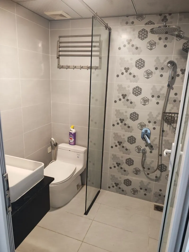 2-bedroom apartment for rent in city center with parking