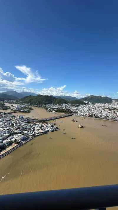 강 근처 2베드룸 아파트 전대 (Mountain view), 고층 — 3/5