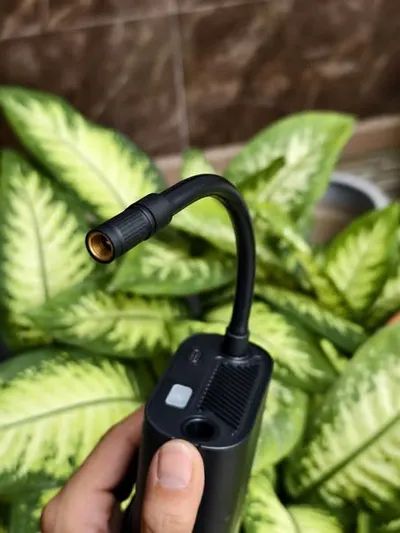 Joyroom compact portable tyre inflator — 3/4