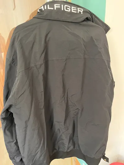 Used Tommy Hilfiger jacket, sweatshirt and Nike Air Max sneakers (3 items) — 3/5