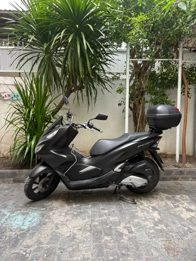 Honda PCX 150cc scooter (2018) for sale — 2/8