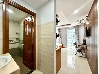 Studio Apartment with Balcony on Phạm Ngọc Thạch – Available 28 October