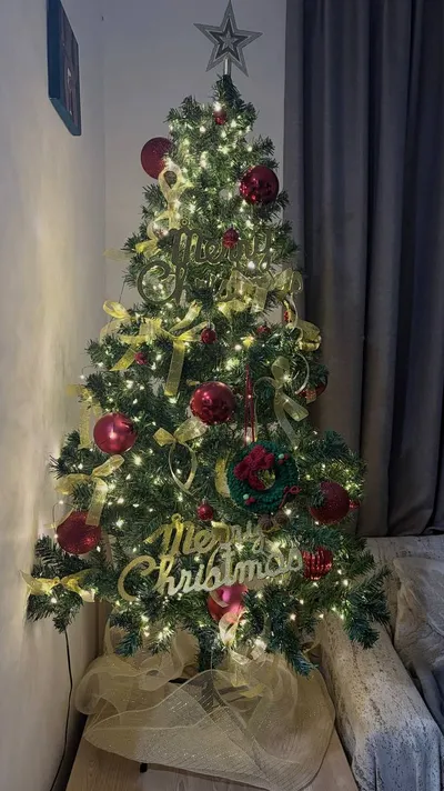 Christmas tree, ceramic bowls and vase for sale (moving out)