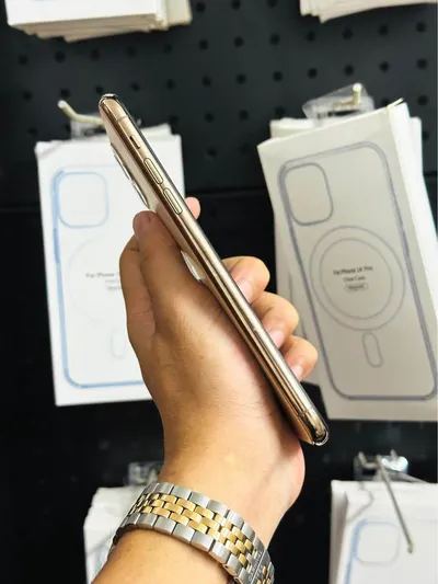 iPhone 11 Pro Max Gold 256GB, clearance price — 4/6