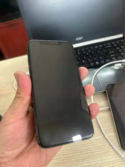 iPhone X 64GB with Face ID, 2,400,000 VND, 3-month warranty — 2/3