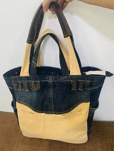 Upcycled denim tote bag with laptop compartment — 4/6