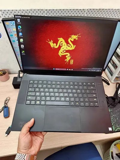 Razer Blade 15 gaming laptop (i7-8750H, GTX 1070, 16GB/512GB)